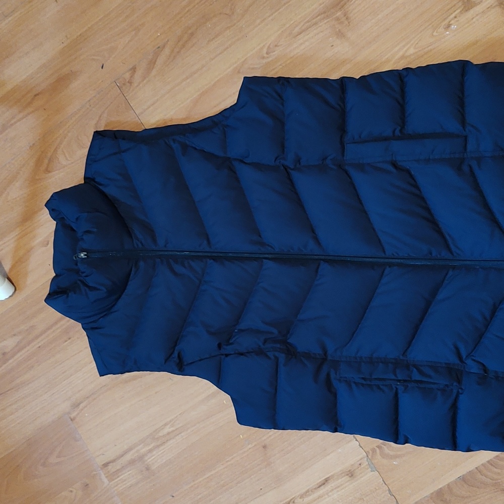 VEST - Picture 2 of 4